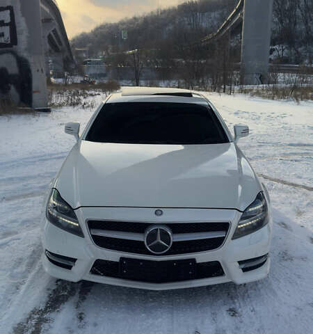 Белый Мерседес ЦЛС-Класс, объемом двигателя 4.66 л и пробегом 183 тыс. км за 16999 $, фото 1 на Automoto.ua