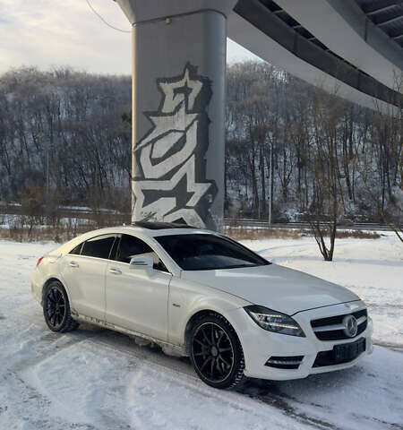 Белый Мерседес ЦЛС-Класс, объемом двигателя 4.66 л и пробегом 183 тыс. км за 16999 $, фото 2 на Automoto.ua