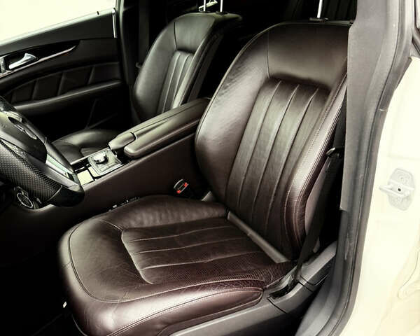 Белый Мерседес ЦЛС-Класс, объемом двигателя 4.7 л и пробегом 140 тыс. км за 16800 $, фото 33 на Automoto.ua