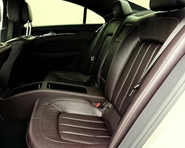 Белый Мерседес ЦЛС-Класс, объемом двигателя 4.7 л и пробегом 140 тыс. км за 16800 $, фото 52 на Automoto.ua