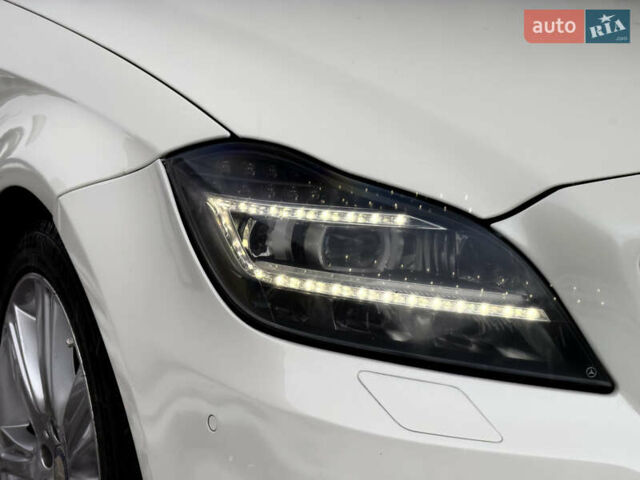 Белый Мерседес ЦЛС-Класс, объемом двигателя 4.7 л и пробегом 140 тыс. км за 16800 $, фото 5 на Automoto.ua