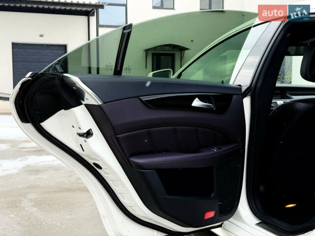 Белый Мерседес ЦЛС-Класс, объемом двигателя 4.7 л и пробегом 140 тыс. км за 16800 $, фото 49 на Automoto.ua