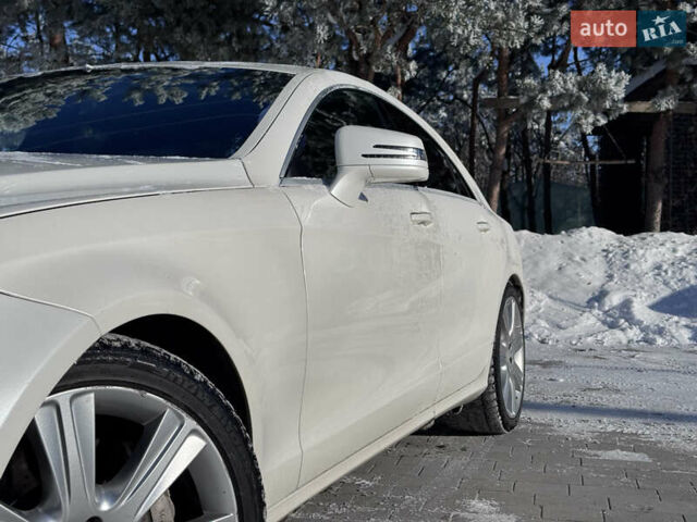 Белый Мерседес ЦЛС-Класс, объемом двигателя 4.7 л и пробегом 145 тыс. км за 15850 $, фото 2 на Automoto.ua