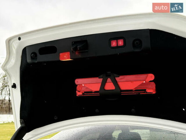 Белый Мерседес ЦЛС-Класс, объемом двигателя 4.7 л и пробегом 140 тыс. км за 16800 $, фото 57 на Automoto.ua