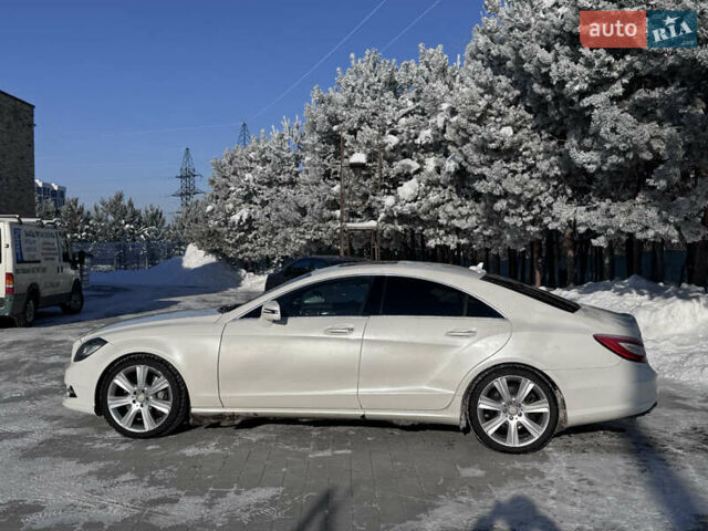 Белый Мерседес ЦЛС-Класс, объемом двигателя 4.7 л и пробегом 145 тыс. км за 15850 $, фото 4 на Automoto.ua