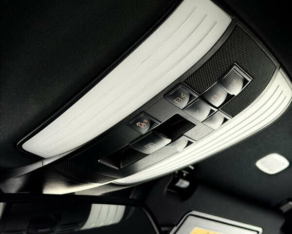 Белый Мерседес ЦЛС-Класс, объемом двигателя 4.7 л и пробегом 140 тыс. км за 16800 $, фото 44 на Automoto.ua