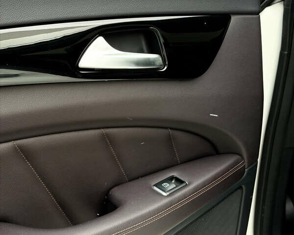 Белый Мерседес ЦЛС-Класс, объемом двигателя 4.7 л и пробегом 140 тыс. км за 16800 $, фото 50 на Automoto.ua