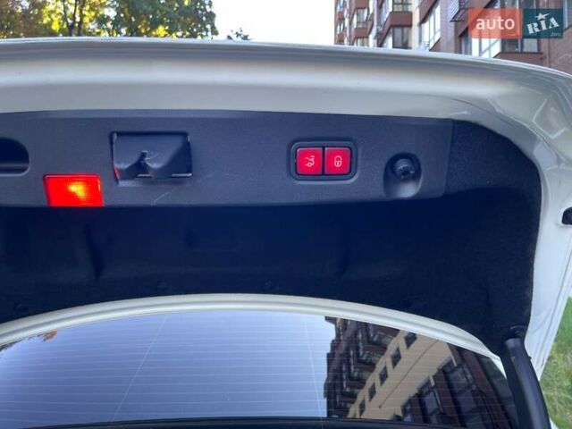 Белый Мерседес ЦЛС-Класс, объемом двигателя 3 л и пробегом 295 тыс. км за 17999 $, фото 12 на Automoto.ua