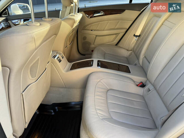 Белый Мерседес ЦЛС-Класс, объемом двигателя 4.7 л и пробегом 118 тыс. км за 19500 $, фото 67 на Automoto.ua