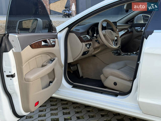 Белый Мерседес ЦЛС-Класс, объемом двигателя 4.7 л и пробегом 118 тыс. км за 19500 $, фото 26 на Automoto.ua