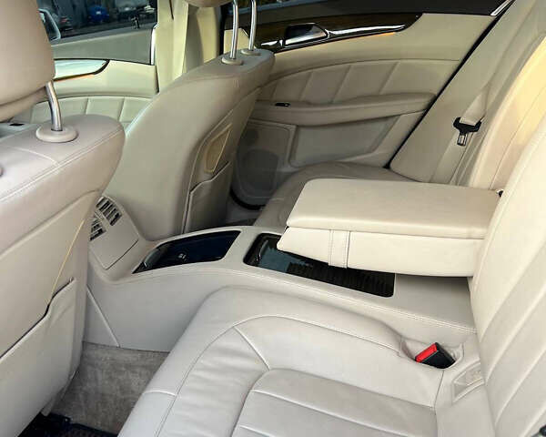 Белый Мерседес ЦЛС-Класс, объемом двигателя 3 л и пробегом 300 тыс. км за 17999 $, фото 6 на Automoto.ua