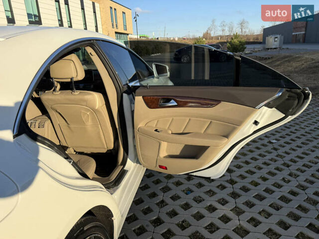 Белый Мерседес ЦЛС-Класс, объемом двигателя 4.7 л и пробегом 118 тыс. км за 19500 $, фото 57 на Automoto.ua