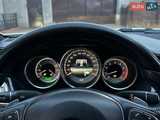 Белый Мерседес ЦЛС-Класс, объемом двигателя 3 л и пробегом 214 тыс. км за 21600 $, фото 16 на Automoto.ua