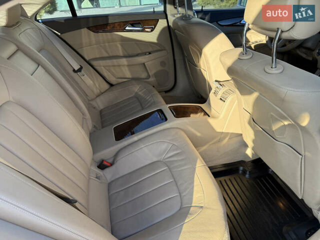 Белый Мерседес ЦЛС-Класс, объемом двигателя 4.7 л и пробегом 118 тыс. км за 19500 $, фото 63 на Automoto.ua