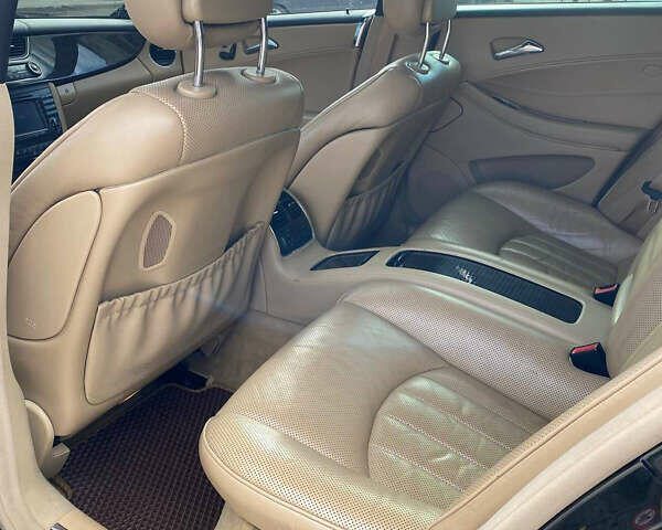 Черный Мерседес ЦЛС-Класс, объемом двигателя 4.97 л и пробегом 295 тыс. км за 9999 $, фото 9 на Automoto.ua