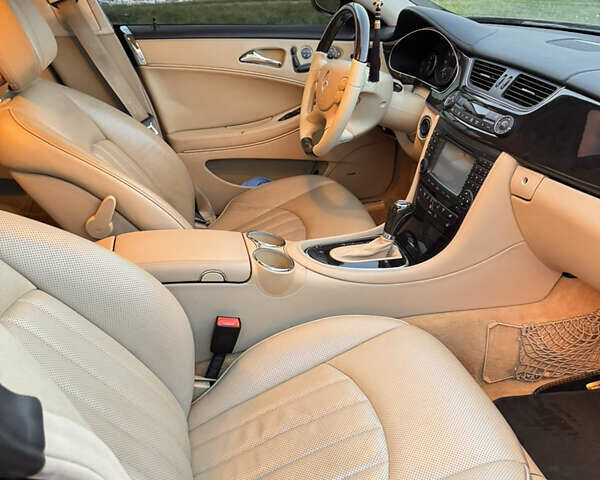 Черный Мерседес ЦЛС-Класс, объемом двигателя 5.46 л и пробегом 287 тыс. км за 11500 $, фото 11 на Automoto.ua