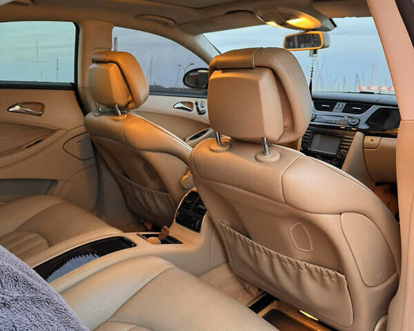 Черный Мерседес ЦЛС-Класс, объемом двигателя 5.46 л и пробегом 287 тыс. км за 12500 $, фото 10 на Automoto.ua