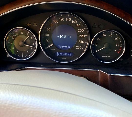 Черный Мерседес ЦЛС-Класс, объемом двигателя 3.5 л и пробегом 375 тыс. км за 5700 $, фото 11 на Automoto.ua