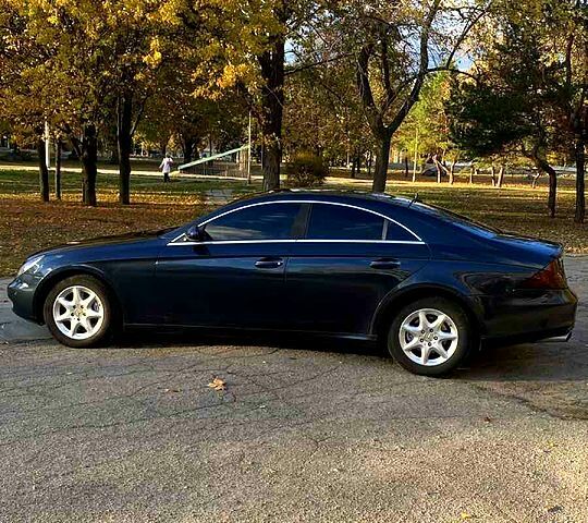 Черный Мерседес ЦЛС-Класс, объемом двигателя 3.5 л и пробегом 375 тыс. км за 5700 $, фото 2 на Automoto.ua