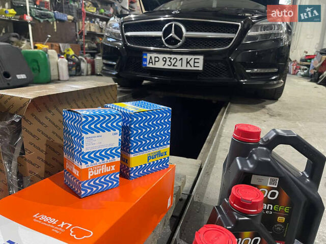 Черный Мерседес ЦЛС-Класс, объемом двигателя 2.1 л и пробегом 185 тыс. км за 22500 $, фото 47 на Automoto.ua