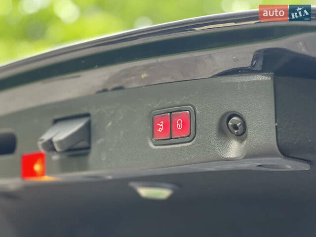 Мерседес ЦЛС-Класс 2012 в Киеве на Automoto.ua Черный Мерседес ЦЛС-Класс, объемом двигателя 4.66 л и пробегом 189 тыс. км за 18999 $, фото 36 на Automoto.ua