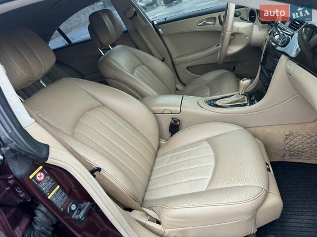 Красный Мерседес ЦЛС-Класс, объемом двигателя 5 л и пробегом 152 тыс. км за 8999 $, фото 36 на Automoto.ua