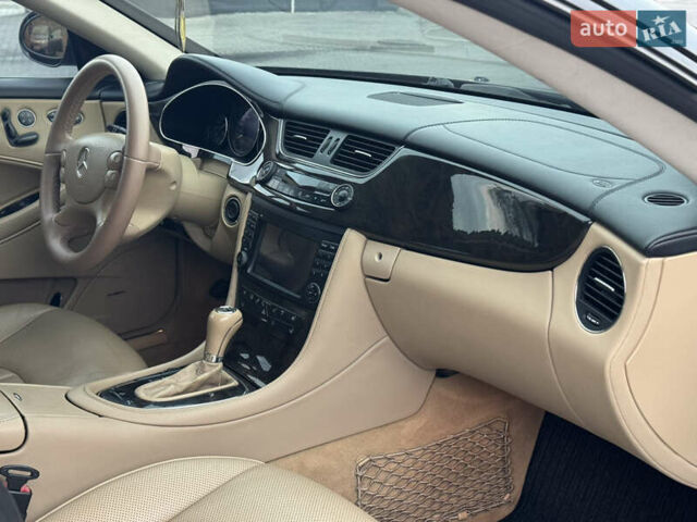 Красный Мерседес ЦЛС-Класс, объемом двигателя 5 л и пробегом 152 тыс. км за 8999 $, фото 46 на Automoto.ua