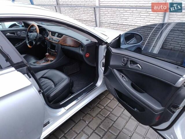 Серый Мерседес ЦЛС-Класс, объемом двигателя 4.97 л и пробегом 240 тыс. км за 10000 $, фото 6 на Automoto.ua