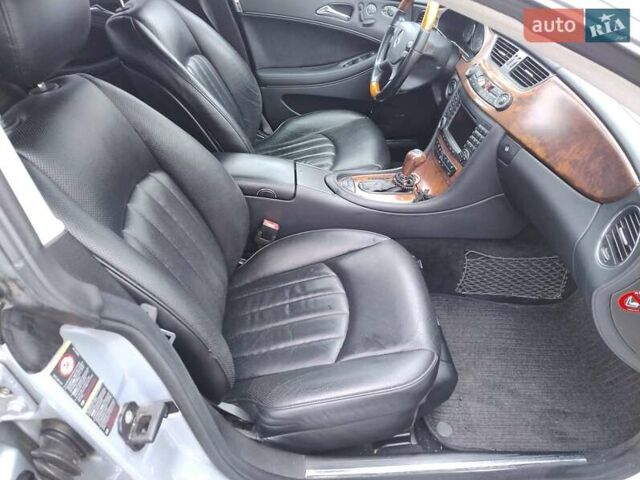 Серый Мерседес ЦЛС-Класс, объемом двигателя 4.97 л и пробегом 240 тыс. км за 10000 $, фото 7 на Automoto.ua
