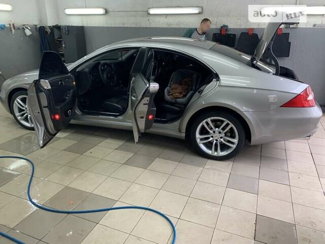 Серый Мерседес ЦЛС-Класс, объемом двигателя 3 л и пробегом 258 тыс. км за 11000 $, фото 8 на Automoto.ua