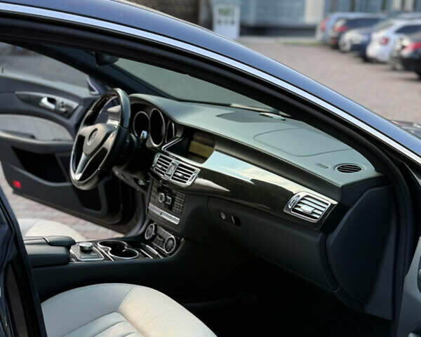 Сірий Мерседес ЦЛС-Клас, об'ємом двигуна 4.7 л та пробігом 120 тис. км за 17500 $, фото 15 на Automoto.ua