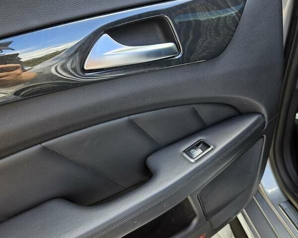 Серый Мерседес ЦЛС-Класс, объемом двигателя 3 л и пробегом 255 тыс. км за 19900 $, фото 66 на Automoto.ua