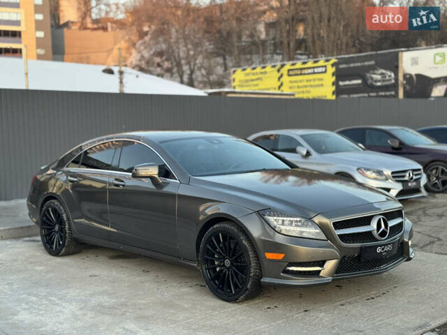 Серый Мерседес ЦЛС-Класс, объемом двигателя 4.66 л и пробегом 167 тыс. км за 19000 $, фото 2 на Automoto.ua