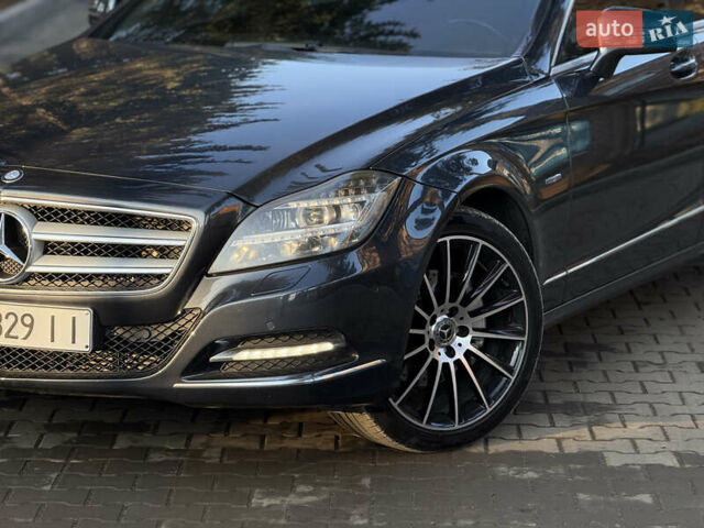 Серый Мерседес ЦЛС-Класс, объемом двигателя 3 л и пробегом 384 тыс. км за 17450 $, фото 1 на Automoto.ua