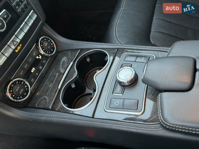 Серый Мерседес ЦЛС-Класс, объемом двигателя 4.66 л и пробегом 167 тыс. км за 19000 $, фото 24 на Automoto.ua