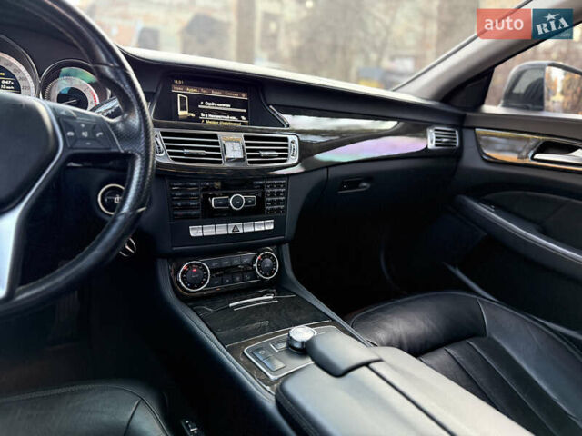 Серый Мерседес ЦЛС-Класс, объемом двигателя 3 л и пробегом 384 тыс. км за 17450 $, фото 20 на Automoto.ua