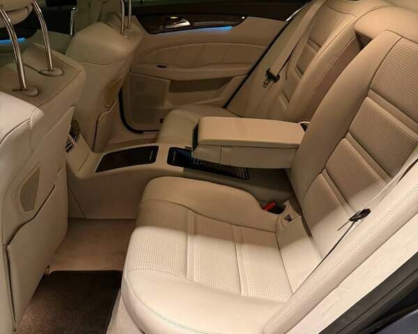 Серый Мерседес ЦЛС-Класс, объемом двигателя 5.46 л и пробегом 113 тыс. км за 70000 $, фото 17 на Automoto.ua