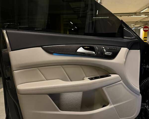 Серый Мерседес ЦЛС-Класс, объемом двигателя 5.46 л и пробегом 113 тыс. км за 70000 $, фото 13 на Automoto.ua