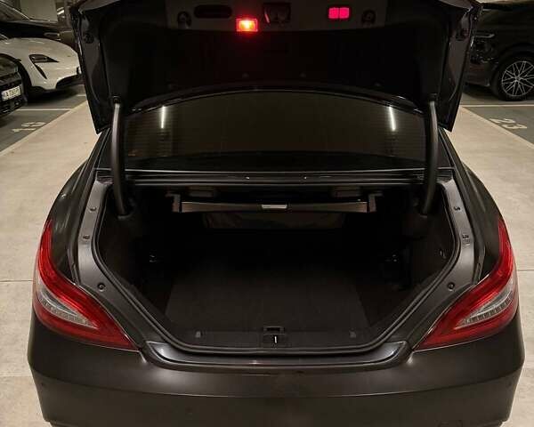 Серый Мерседес ЦЛС-Класс, объемом двигателя 5.46 л и пробегом 113 тыс. км за 70000 $, фото 4 на Automoto.ua