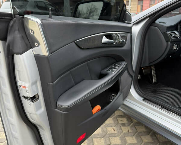 Серый Мерседес ЦЛС-Класс, объемом двигателя 3 л и пробегом 149 тыс. км за 28000 $, фото 4 на Automoto.ua