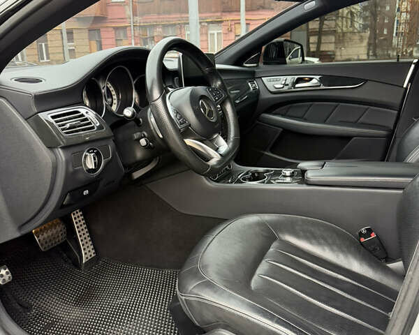 Серый Мерседес ЦЛС-Класс, объемом двигателя 3 л и пробегом 149 тыс. км за 28000 $, фото 3 на Automoto.ua