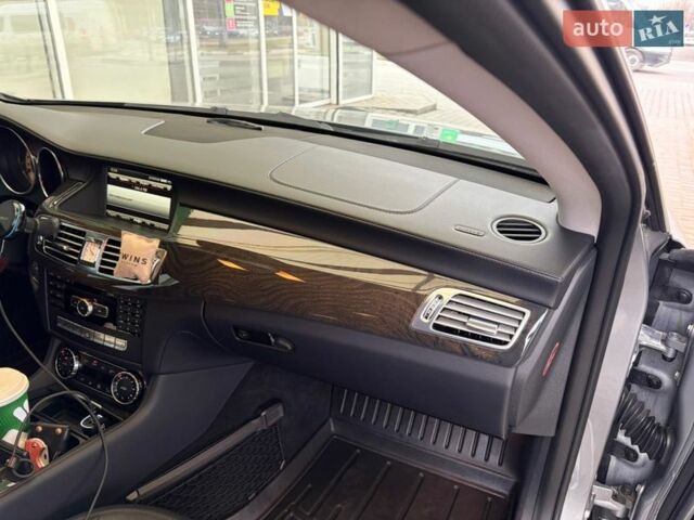 Серый Мерседес ЦЛС-Класс, объемом двигателя 3 л и пробегом 233 тыс. км за 19500 $, фото 11 на Automoto.ua