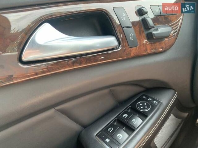 Серый Мерседес ЦЛС-Класс, объемом двигателя 3 л и пробегом 260 тыс. км за 20000 $, фото 1 на Automoto.ua