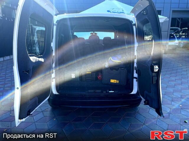 Білий Мерседес Сітан, об'ємом двигуна 1.5 л та пробігом 313 тис. км за 7500 $, фото 11 на Automoto.ua