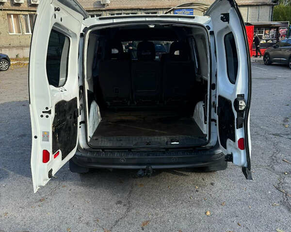 Белый Мерседес Ситан, объемом двигателя 1.46 л и пробегом 277 тыс. км за 10500 $, фото 5 на Automoto.ua