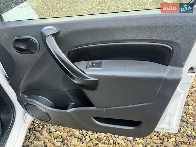 Белый Мерседес Ситан, объемом двигателя 1.46 л и пробегом 140 тыс. км за 8000 $, фото 12 на Automoto.ua