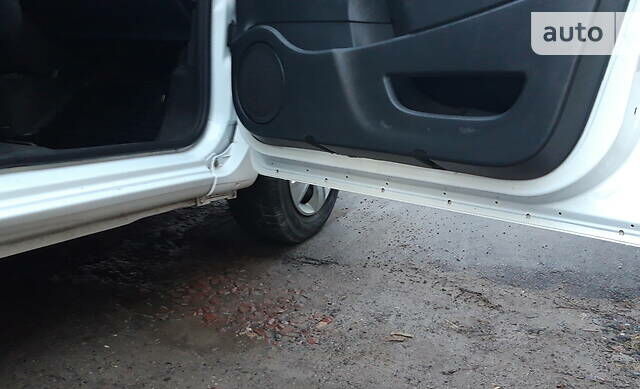 Белый Мерседес Ситан, объемом двигателя 1.5 л и пробегом 262 тыс. км за 8500 $, фото 13 на Automoto.ua