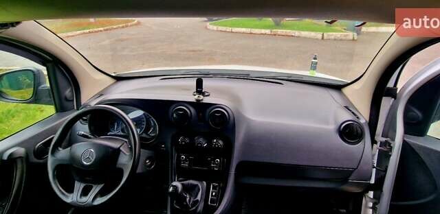 Білий Мерседес Сітан, об'ємом двигуна 1.46 л та пробігом 301 тис. км за 11000 $, фото 5 на Automoto.ua