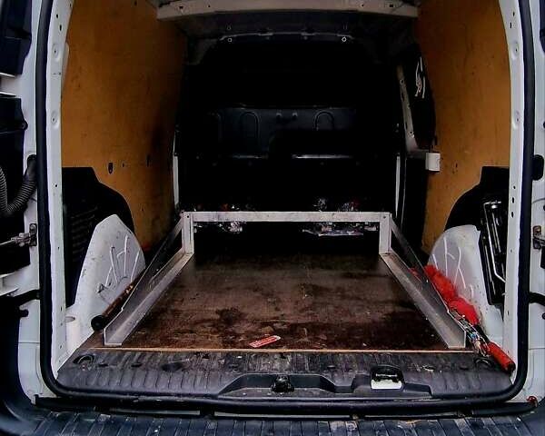 Білий Мерседес Сітан, об'ємом двигуна 1.46 л та пробігом 301 тис. км за 11000 $, фото 4 на Automoto.ua