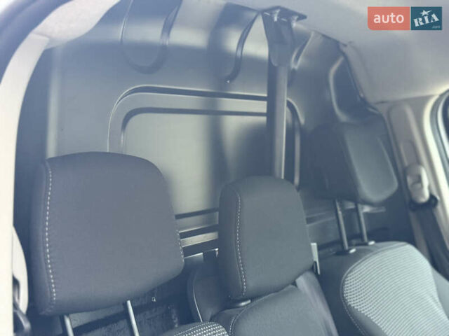Білий Мерседес Сітан, об'ємом двигуна 1.5 л та пробігом 255 тис. км за 13200 $, фото 34 на Automoto.ua